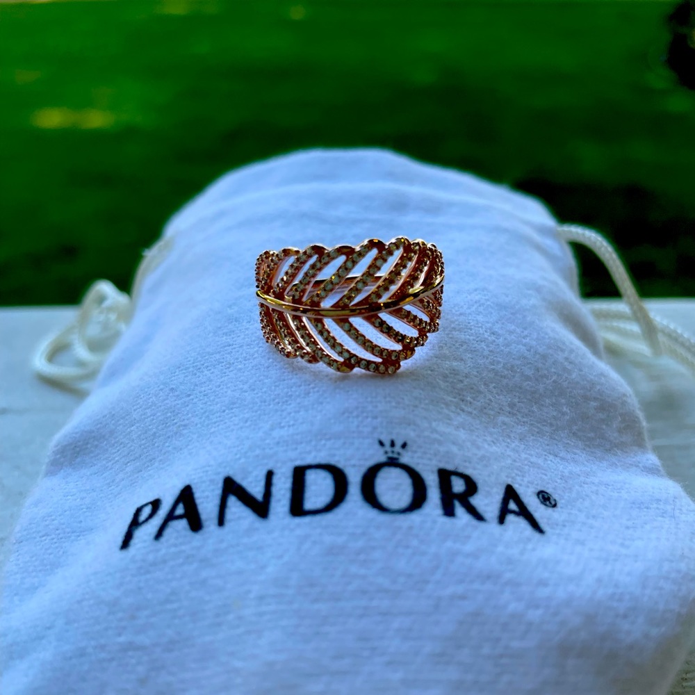 BRAND NEW!🪶PANDORA ROSE LIGHT AS A FEATHER RING!